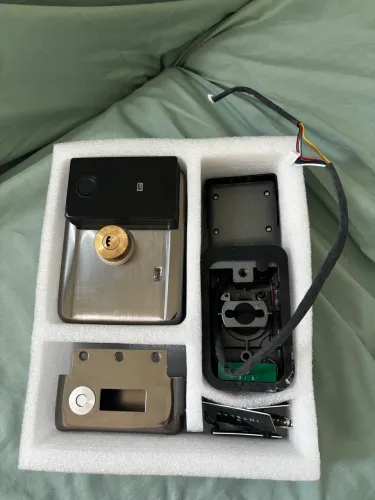 Fechadura eletrônica digital aprova Dgua