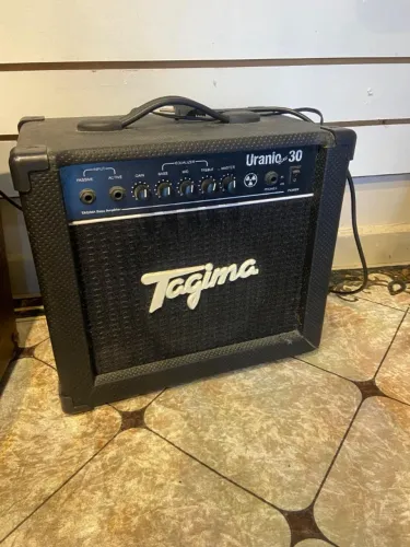 Amplificador para contrabaixo Tagima urânio 30