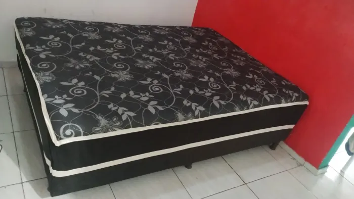 Vendo uma cama box, mola ensacada nunca foi usada