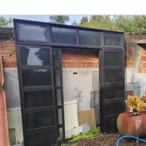 Porta de aluminio de 2,00 x 2,10