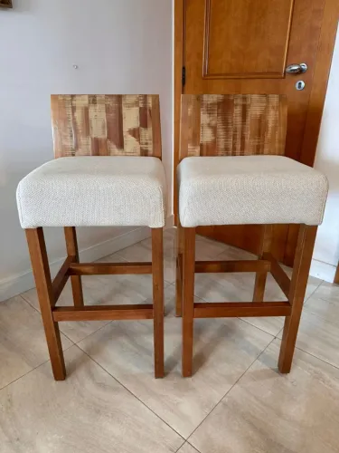 Par de bancos altos (tenho 2) da Tok Stok estrutura em madeira _____________LARGURA: 42 CM
