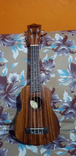 Ukulele SU21T + CAPA