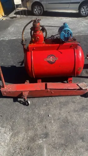 COMPRESSOR