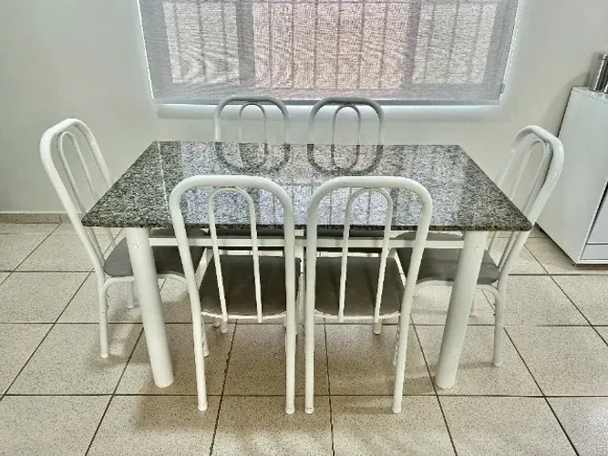 Mesa de jantar com 6 cadeiras