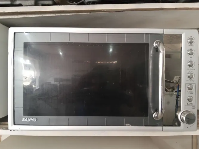 Microondas Sanyo 30 litros.