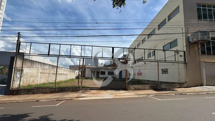 Terreno Comercial com 465m² Excelente Localização e Potencial de Construção