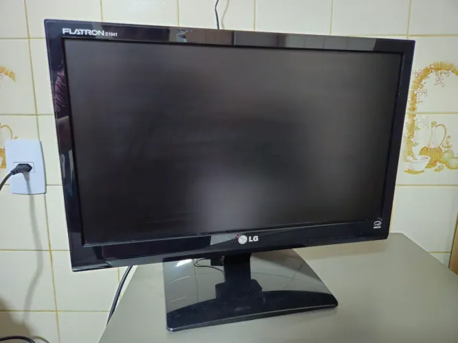 Monitor LG Flatron E1941S 18,5" LED - Funcionando Perfeitamente