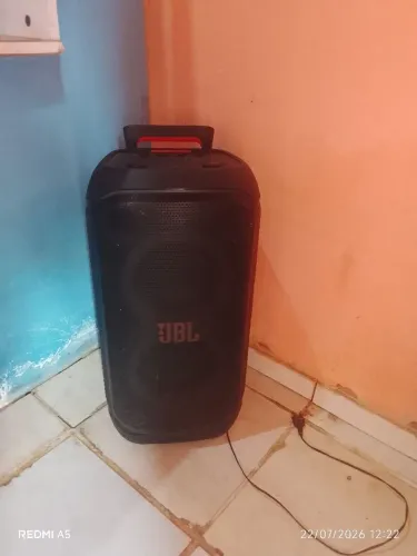 Vende-Se Caixa JBL Original 320Volts Estronda A Parede Valor 28000,00