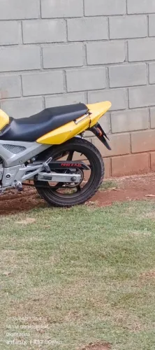 Vendo CBX tuisther 250 amarela, tudo funcionando i em perfeito estado, i em dia 
