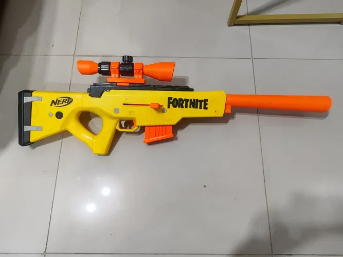 Brinquedo Sniper Nerf Fortnite Amarela + USP de Brinde 
