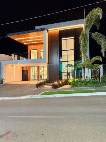 Sobrado à venda no Condomínio Grand Trianon com 4 suítes, piscina e automação