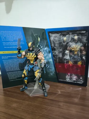 Loja Mundo - Wolverine Play Arts Kai action figure 24cm super articulada bootleg boneco