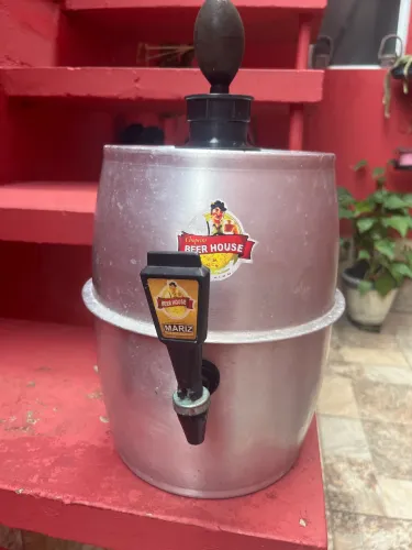 Chopeira a Gelo Portátil Beer House com capacidade de 5,6 litros, ideal 