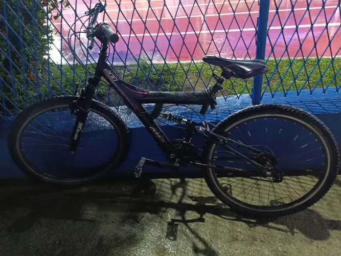 Vendo bicicleta Tracker com pouquíssimas coisas para fazer por 300 reais