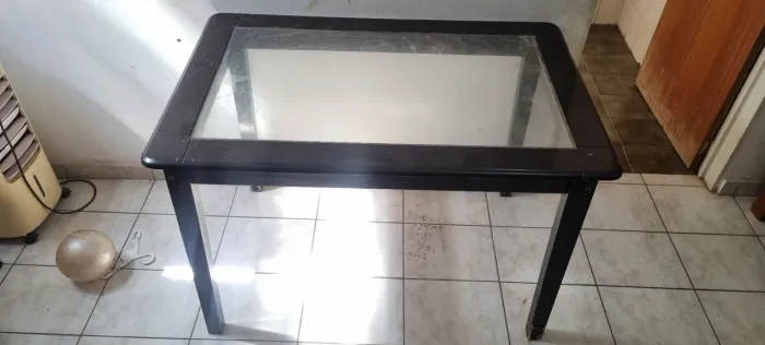 Mesa/ sem cadeiras