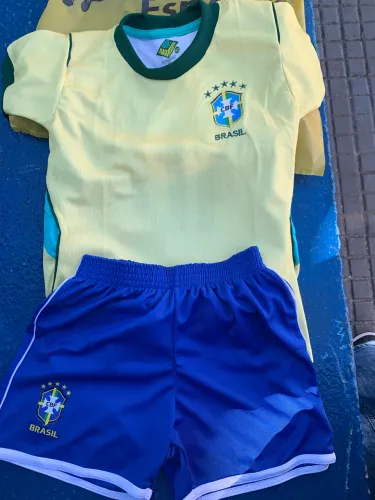 Vendo esse conjunto do Brasil, tamanho 2 unissex
