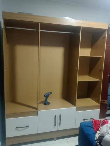 Vendo guarda roupa super conservado entrega e montagem grátis