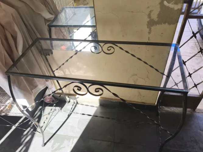 Aparador / Mesa Console em Ferro com Tampo de Vidro