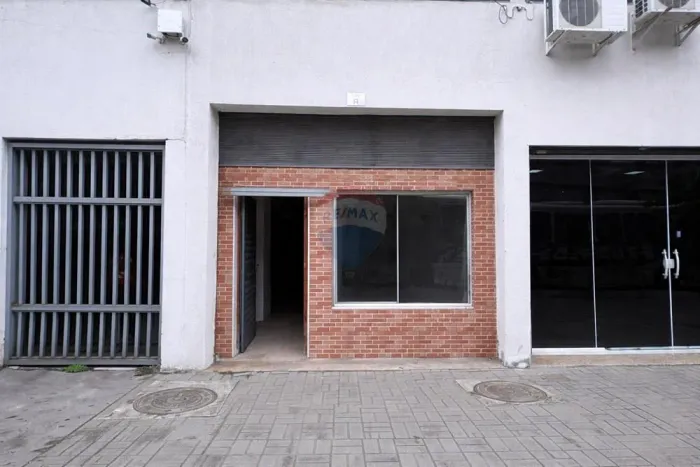 Loja á venda com 1 banheiro e com 2 andar no bairro de Cascadura - Rio de Janeiro