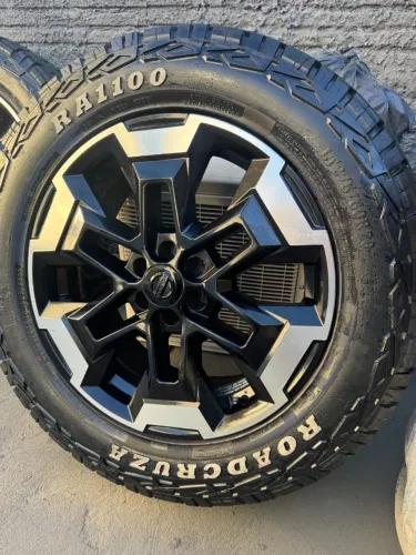 Jogo de rodas e pneus aro 20 Nissan Frontier