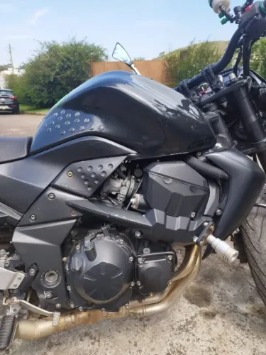 Vendo Kawasaki Z750 ano 2010 (atenção aos detalhes)