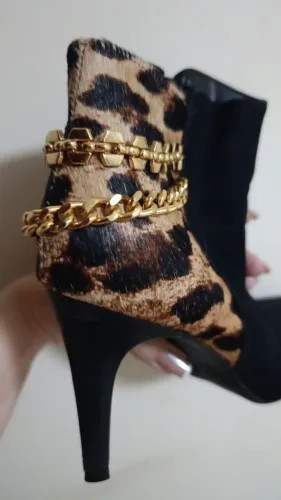 Bota de couro de onça com corrente 36