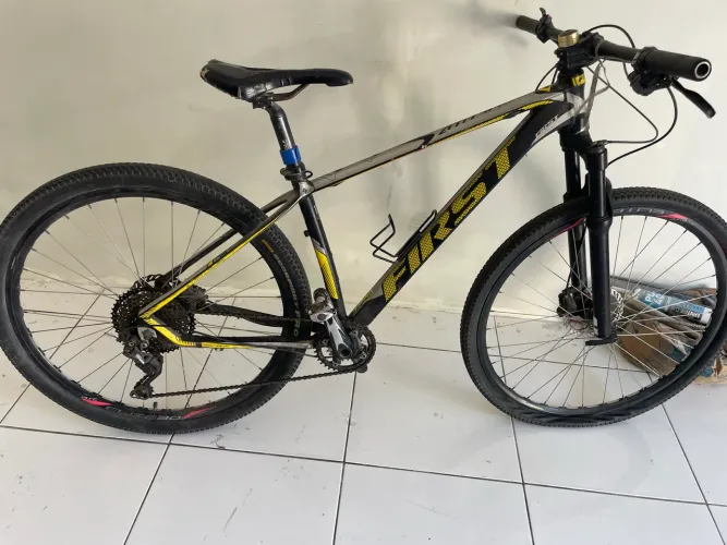 First athymus 17.5 com Deore 