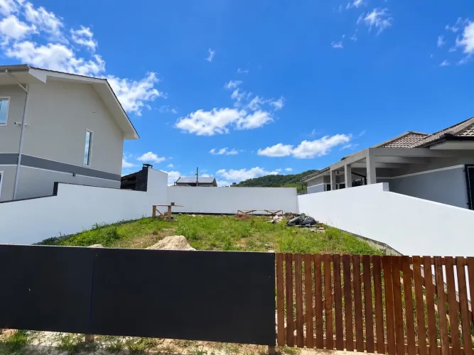 Vendo terreno Lisboa III todo murado e pronto para construir