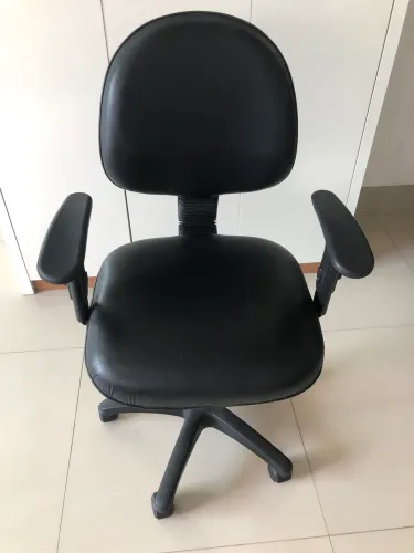 Cadeira escritório giratória com regulagem