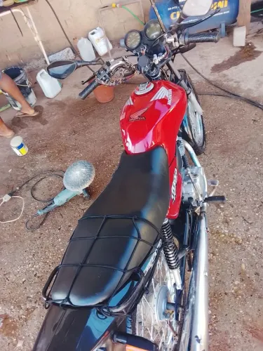Vende se outro troco por carro atrasado bom de motor