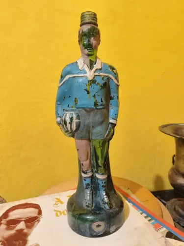 Garrafa vazia jogador futebol