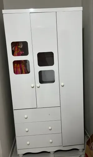VENDE-SE GUARDA-ROUPA INFANTIL