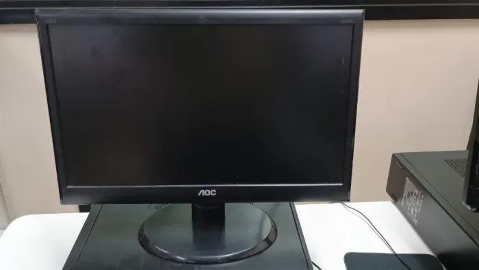 Lote de 10 Monitores AOC de 18,5 polegadas