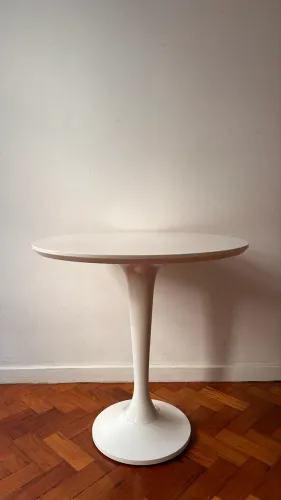 Mesinha mesa lateral apoio estilo saarinen tulipa laqueada redonda