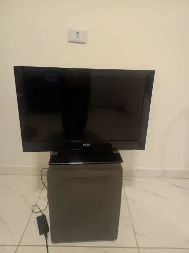 ? TV Philco 24 polegadas LED HD - Ótimo Estado!
