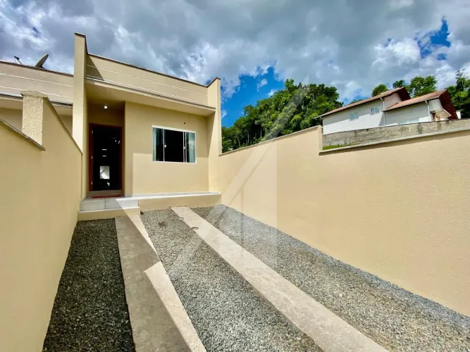 Casa localizada no bairro Água Verde.