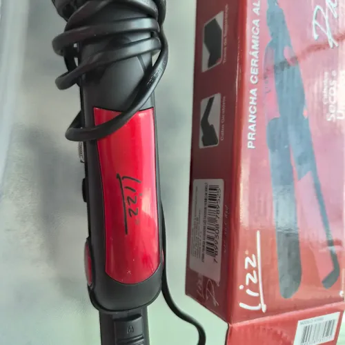 Prancha alisadora Lizz 200° R$ 50