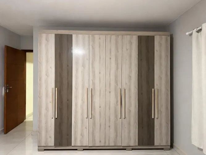 Guarda roupas 8 portas 