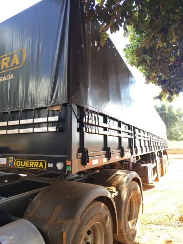 Vende-se carreta Guerra ls 4 eixo 13,5 assoalho de chapa