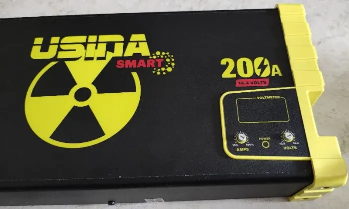 FONTE USINA SMART 200A 14.4V VOLTIMETRO 220V MONO - SPARK