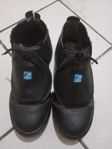 Botina 42 Semi nova