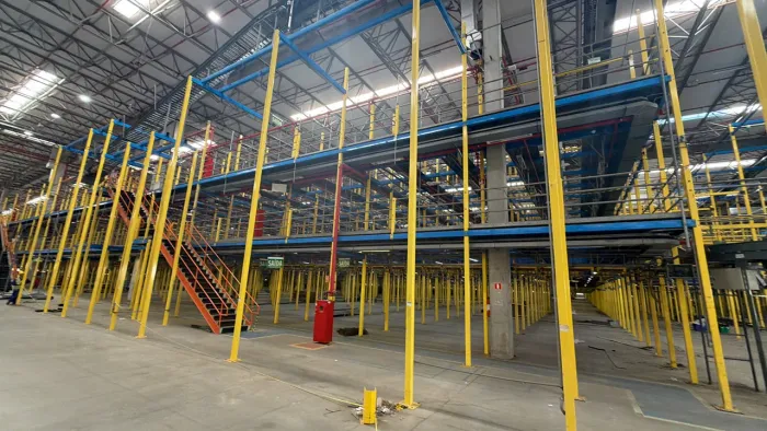 Mezanino logístico industrial