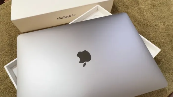 MacBook Air 13" Retina 2018 Cinza Espacial - Impecável + Bateria 41 Ciclos + Caixa