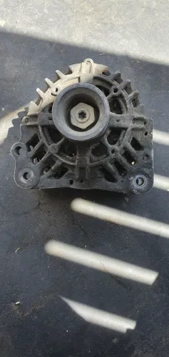 Alternador do polo