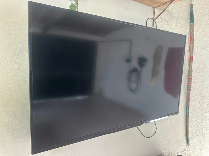 Vendo TV 42. Philips. Não é smart.