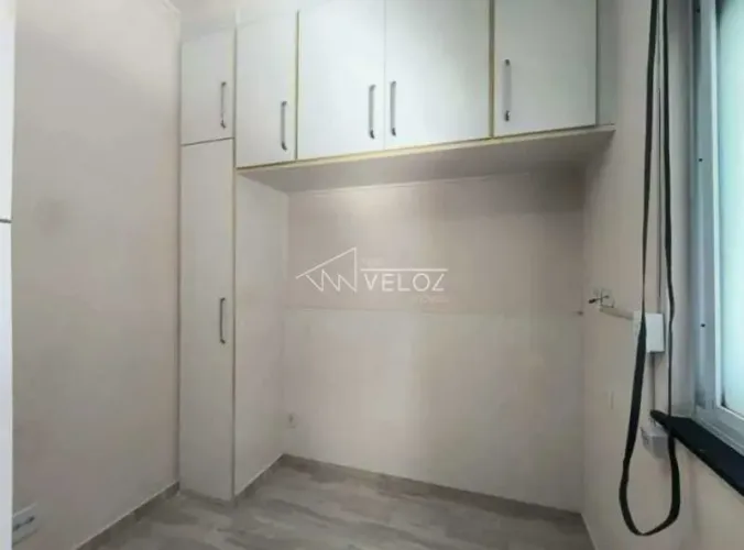 Kitnet/Conjugado : / Residencial / Glória