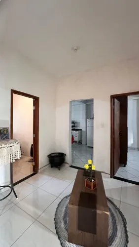 Casa com 4 quartos,duas quitinetes no terraço, garagem pra 4 carros, quintal grande