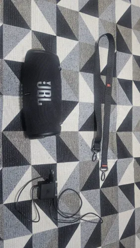 Vendo JBL XTREME 3 com carregador e alça originais .Preço a negociar 
