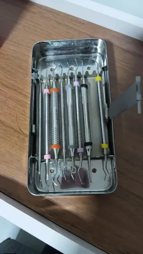 Caixa de periodontia + 8 curetas