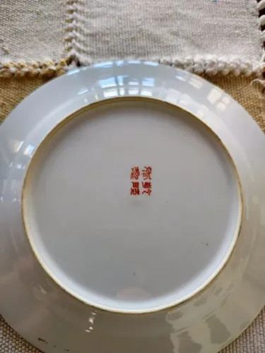 Prato de Porcelana chinesa produzida para exportação no estilo Canton/Rose Medallion